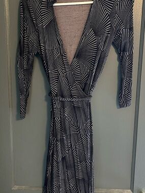 BCBG Black and White Geometric Long Sleeve Wrap Dress